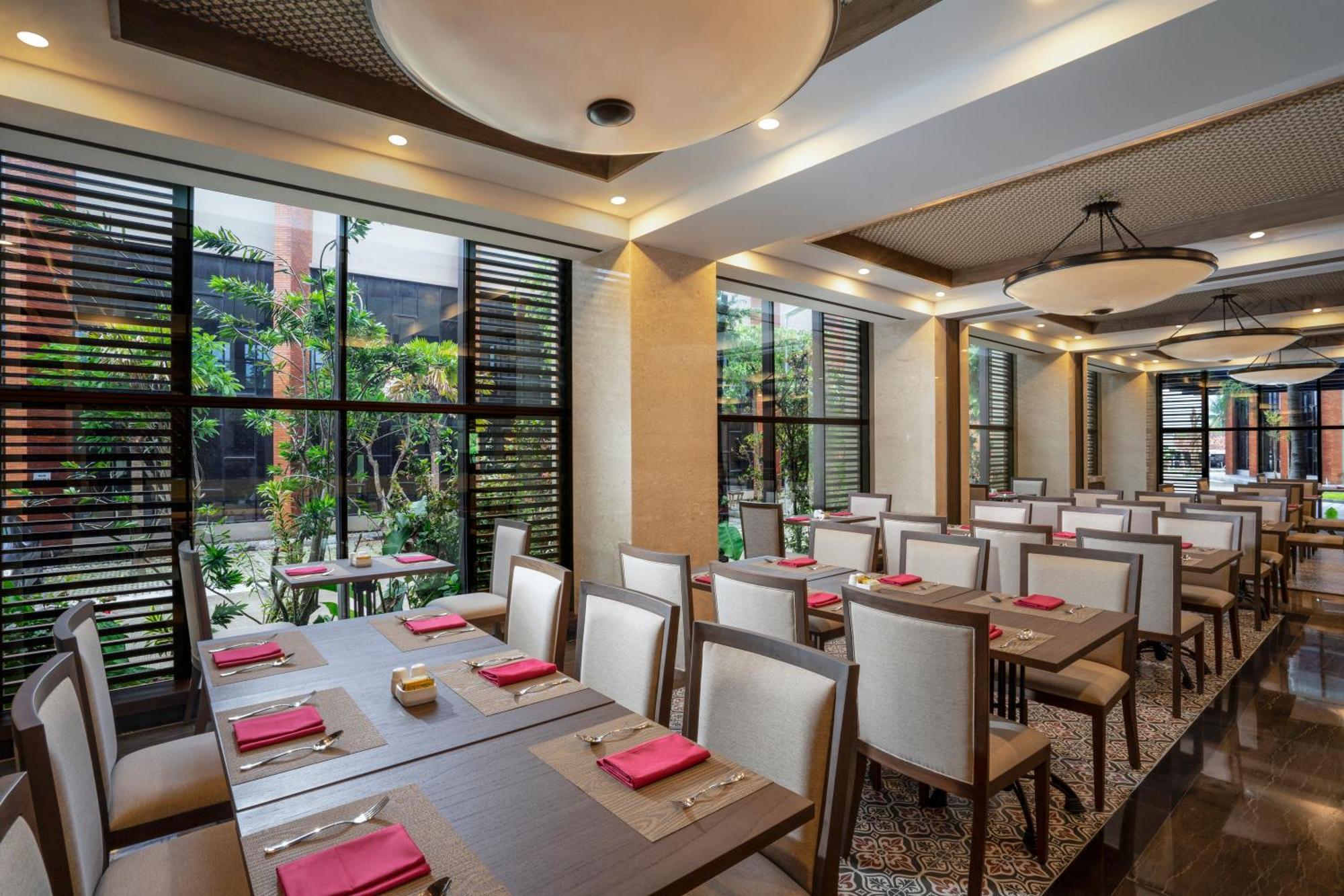 Swiss-Belhotel Airport Yogyakarta Temon Exterior photo